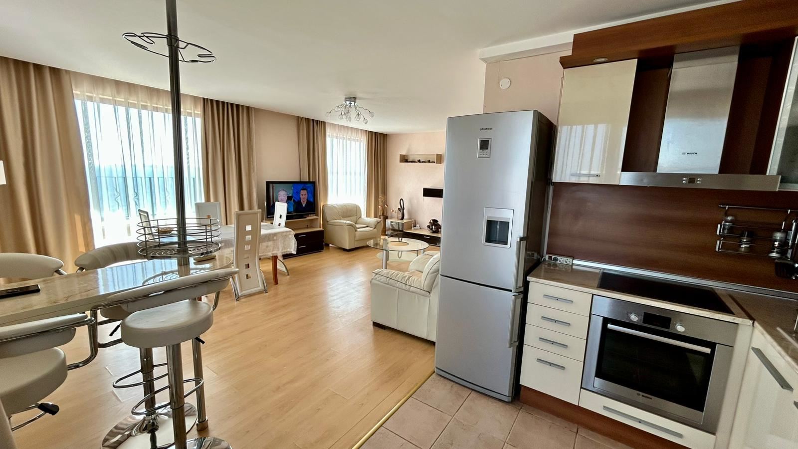 Sveti Vlas – Drei-Zimmer-Wohnung mit direktem Panoramablick auf das Meer in einer Anlage in erster Linie