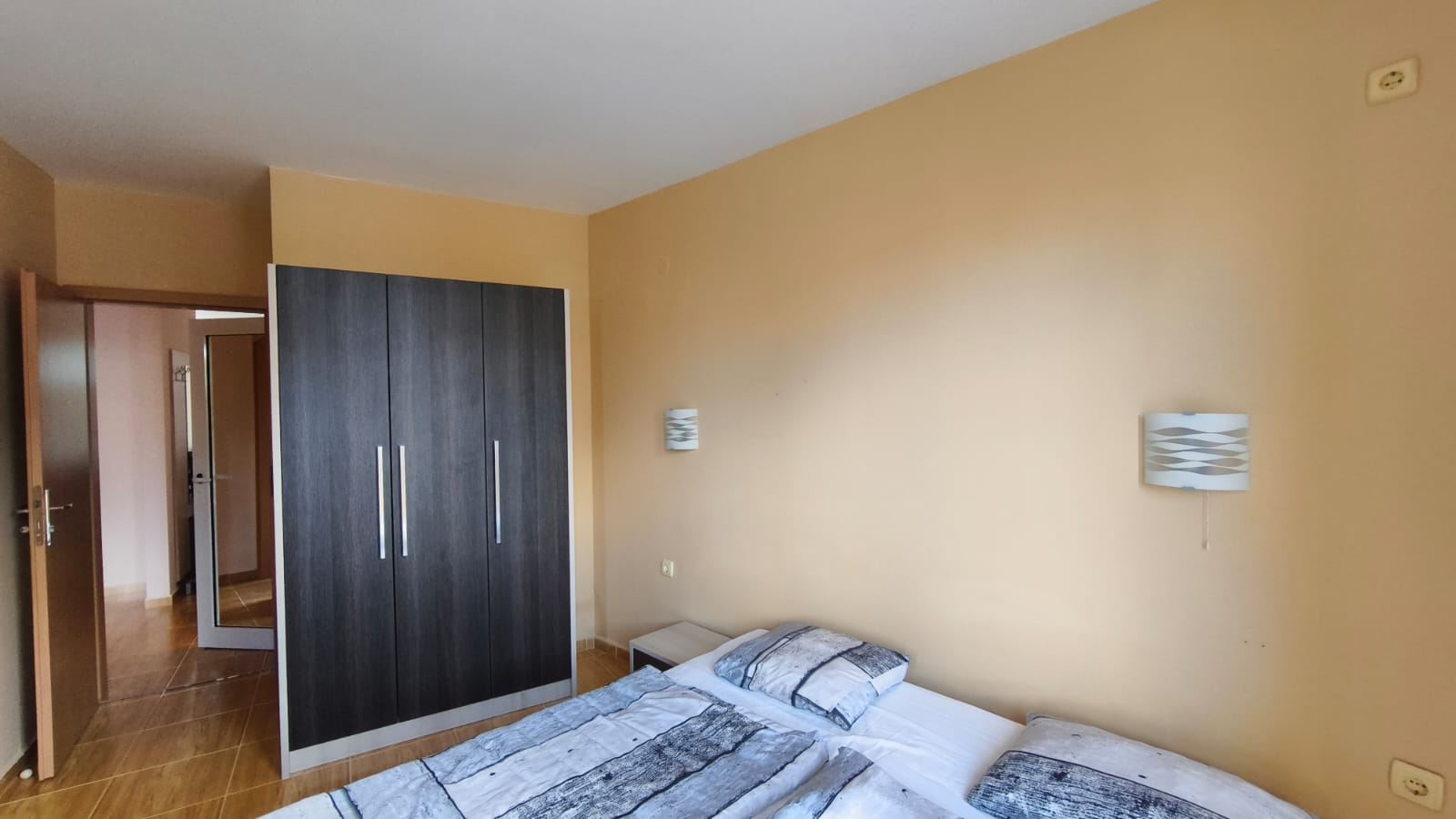 Geräumiges Zwei-Schlafzimmer-Apartment mit Meerblick in Sveti Vlas, nur 200 Meter vom Strand entfernt