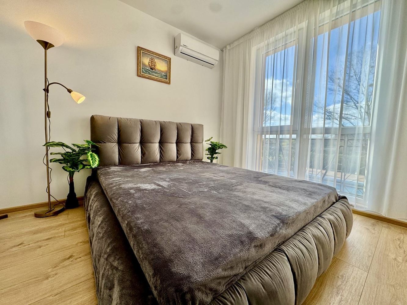 Zwei-Zimmer-Oase in einem neuen Luxuskomplex in Sonnenstrand – mit Poolblick