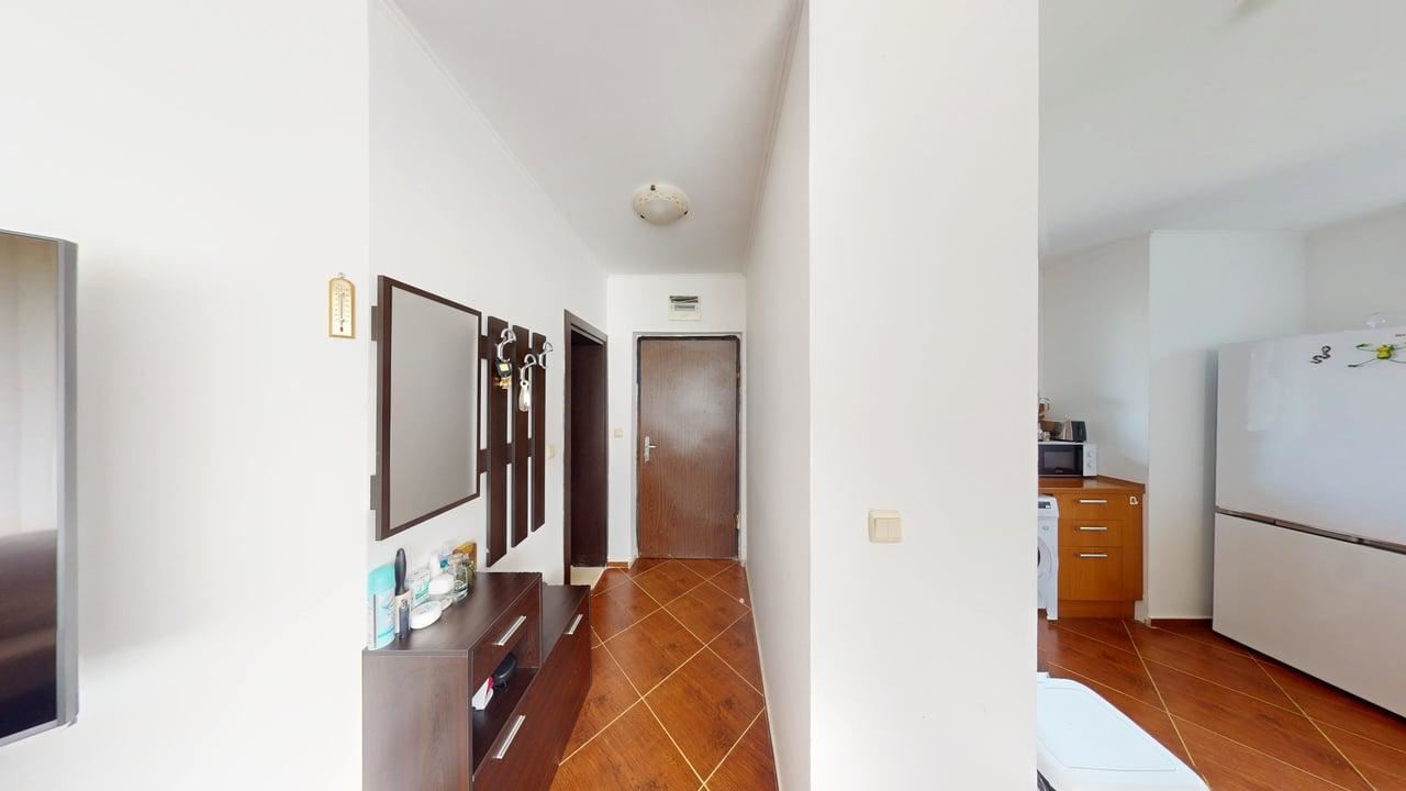 Zweizimmerwohnung mit Panoramablick auf das Meer und die Berge in einer Wohnanlage mit Swimmingpools und SPA-Zentrum