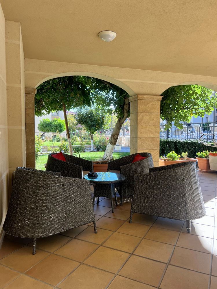 Meerkomfort mit eigenem Garten – 2-Zimmer-Wohnung mit einem Schlafzimmer nur wenige Schritte vom Strand in Sveti Vlas entfernt
