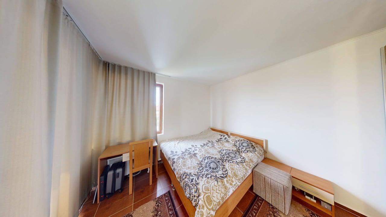 Zweizimmerwohnung mit Panoramablick auf das Meer und die Berge in einer Wohnanlage mit Swimmingpools und SPA-Zentrum