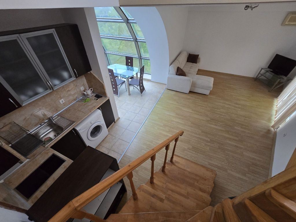Geräumiges Maisonette-Apartment mit beeindruckender Fläche und ausgezeichneter Lage in Zarewo – nur wenige Meter vom Meer entfernt