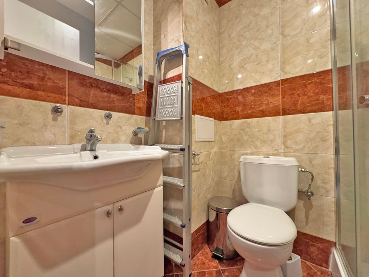 Charmantes Studio in erster Meereslinie in Sveti Vlas – eine beeindruckende Anlage mit zahlreichen Swimmingpools und weiteren Annehmlichkeiten