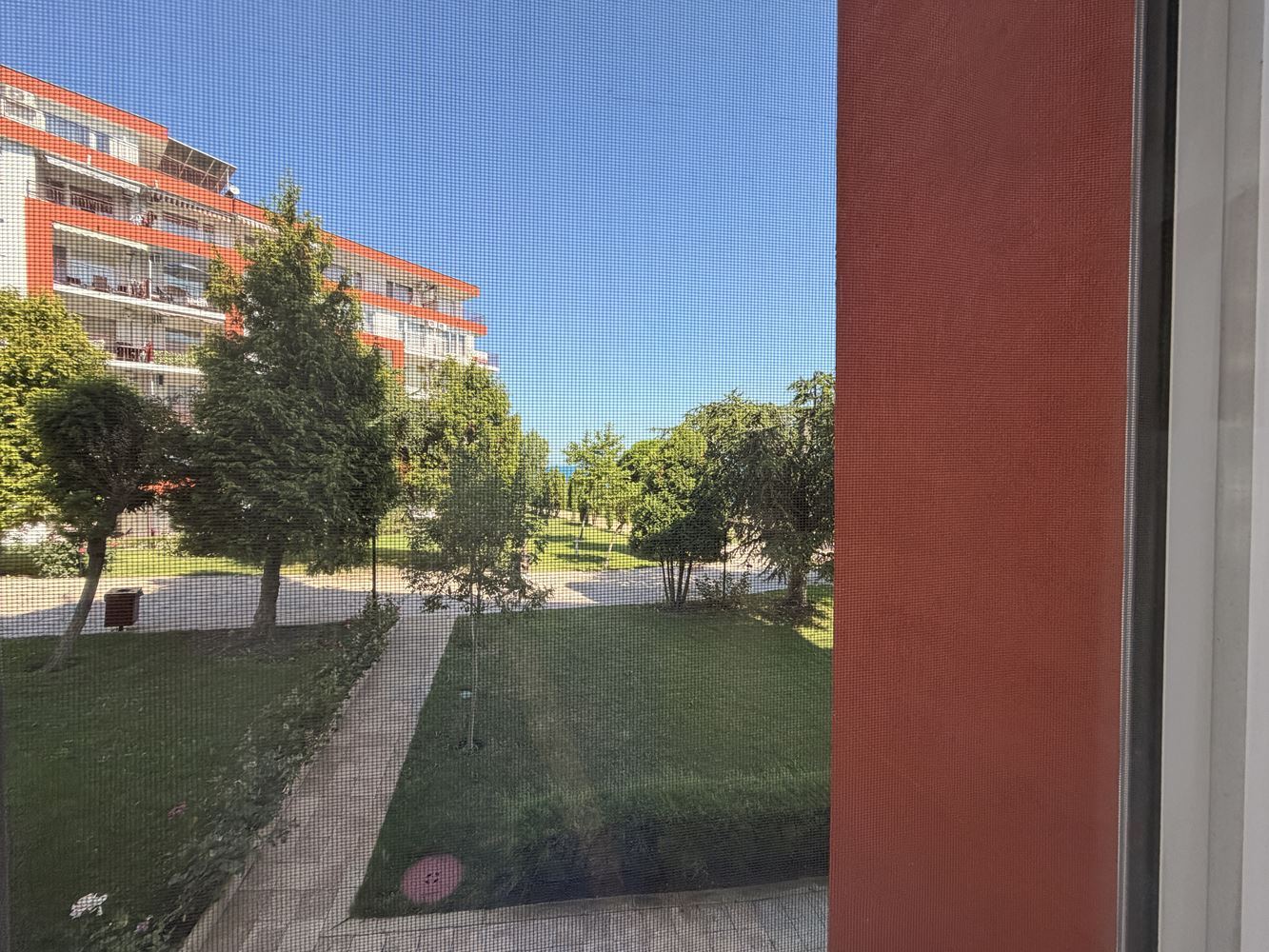 Absolute erste Meereslinie in Sveti Vlas! Geräumige Zweizimmerwohnung mit wunderschönem Meerblick