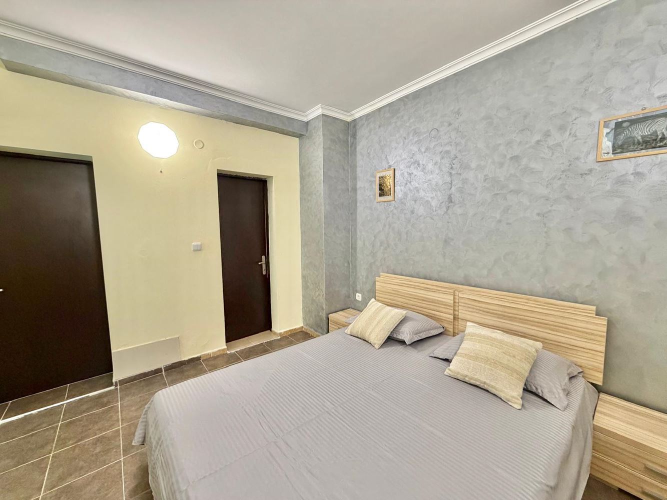 Geräumiges Apartment 300 Meter vom Strand entfernt in Sveti Vlas – ausgezeichnete Investition mit Möglichkeit zur Aufteilung in zwei Wohnungen