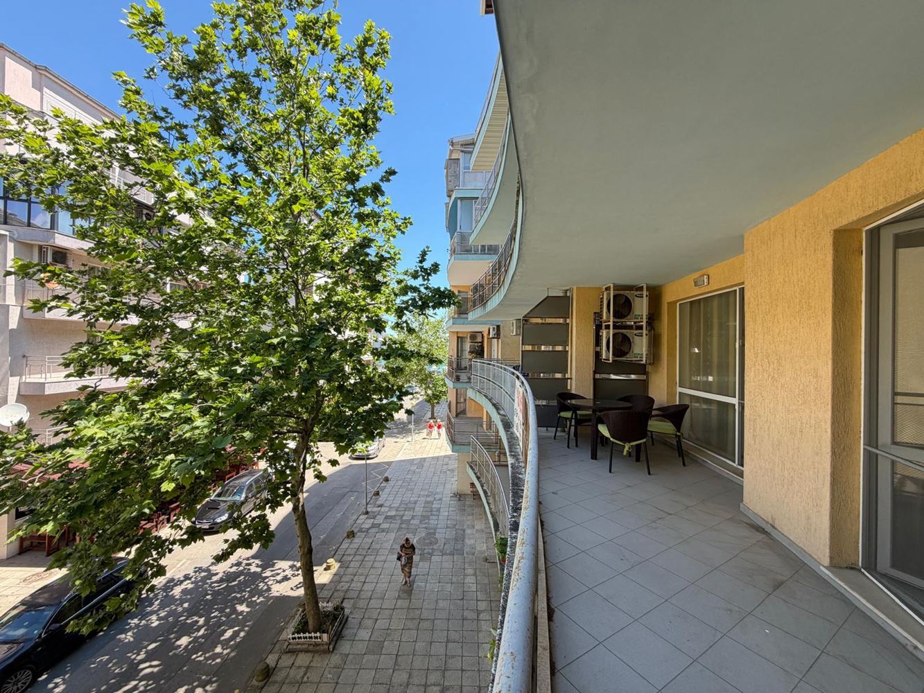 Geräumige Wohnung mit einem Schlafzimmer in Pomorie – mit großer Terrasse und ausgezeichnetem Investitionspotenzial