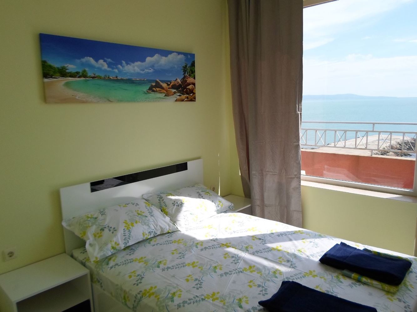 Geräumige Drei-Zimmer-Wohnung in Pomorie mit Panoramablick auf das Meer – ein ideales Zuhause am Meer