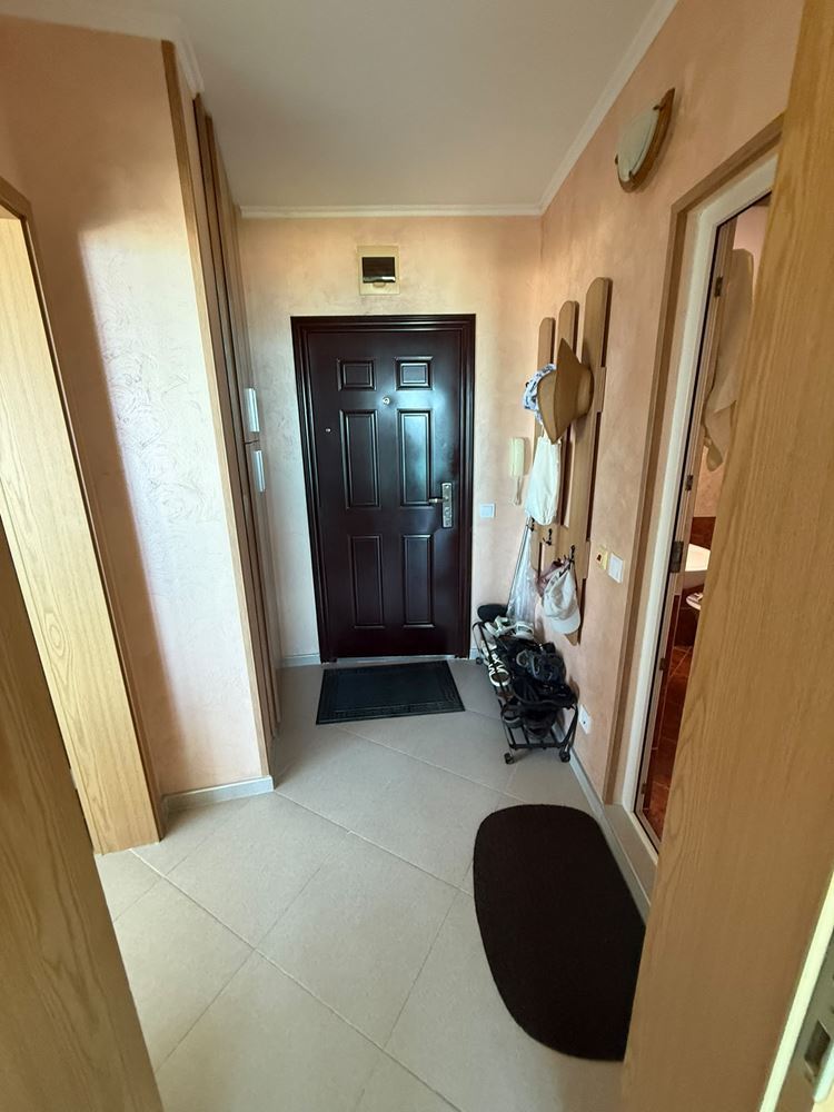 Direkter Meerblick – großzügige 2-Zimmer-Wohnung in erster Meereslinie in Pomorie