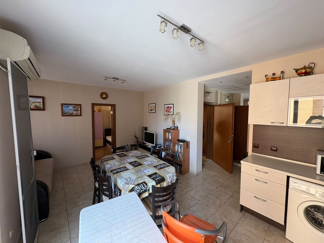 Geräumige Wohnung mit zwei Schlafzimmern in Pomorie – nur 400 Meter vom Meer entfernt