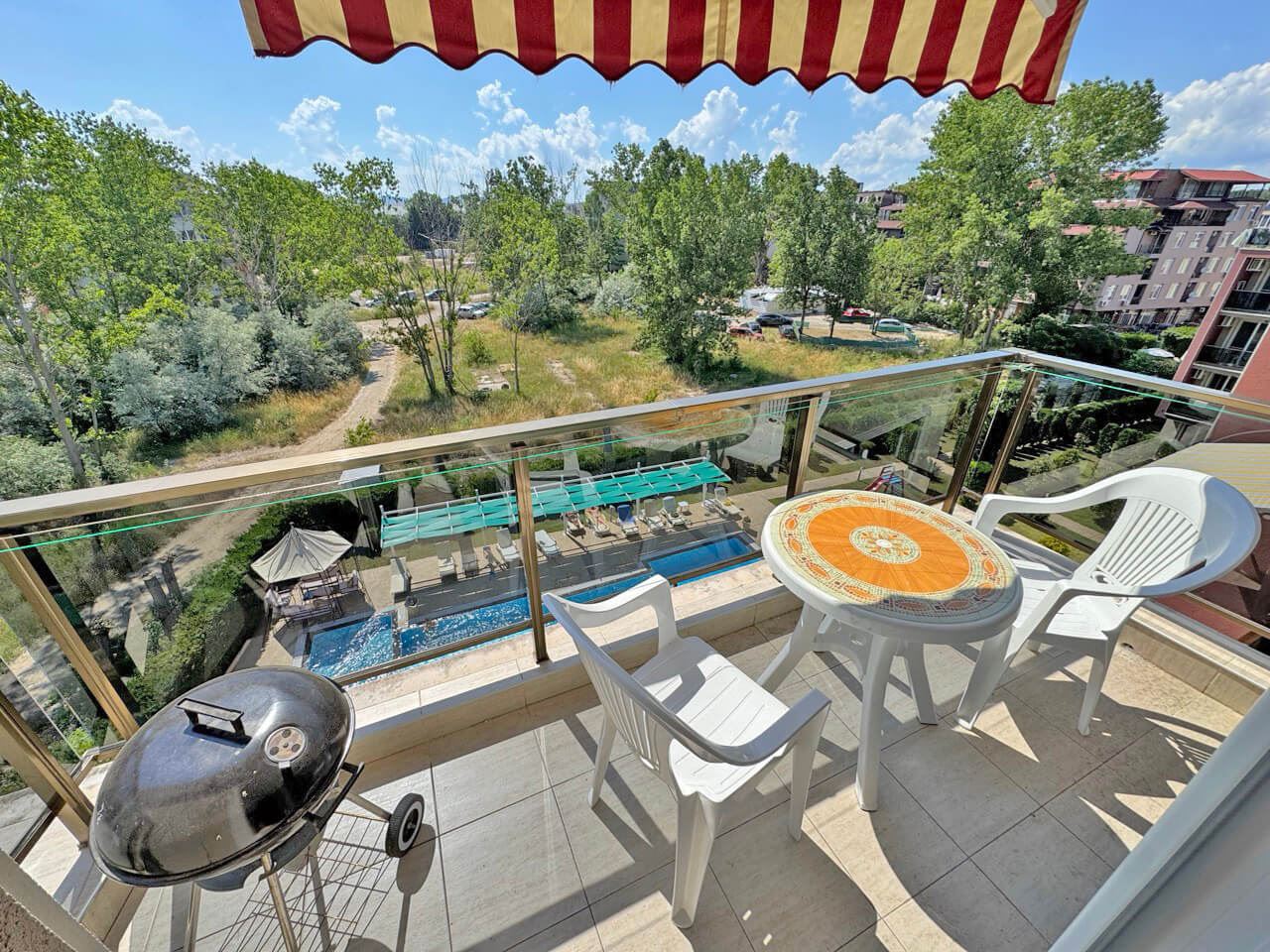Apartment mit zwei Schlafzimmern und Poolblick in einer modernen Anlage in Sonnenstrand