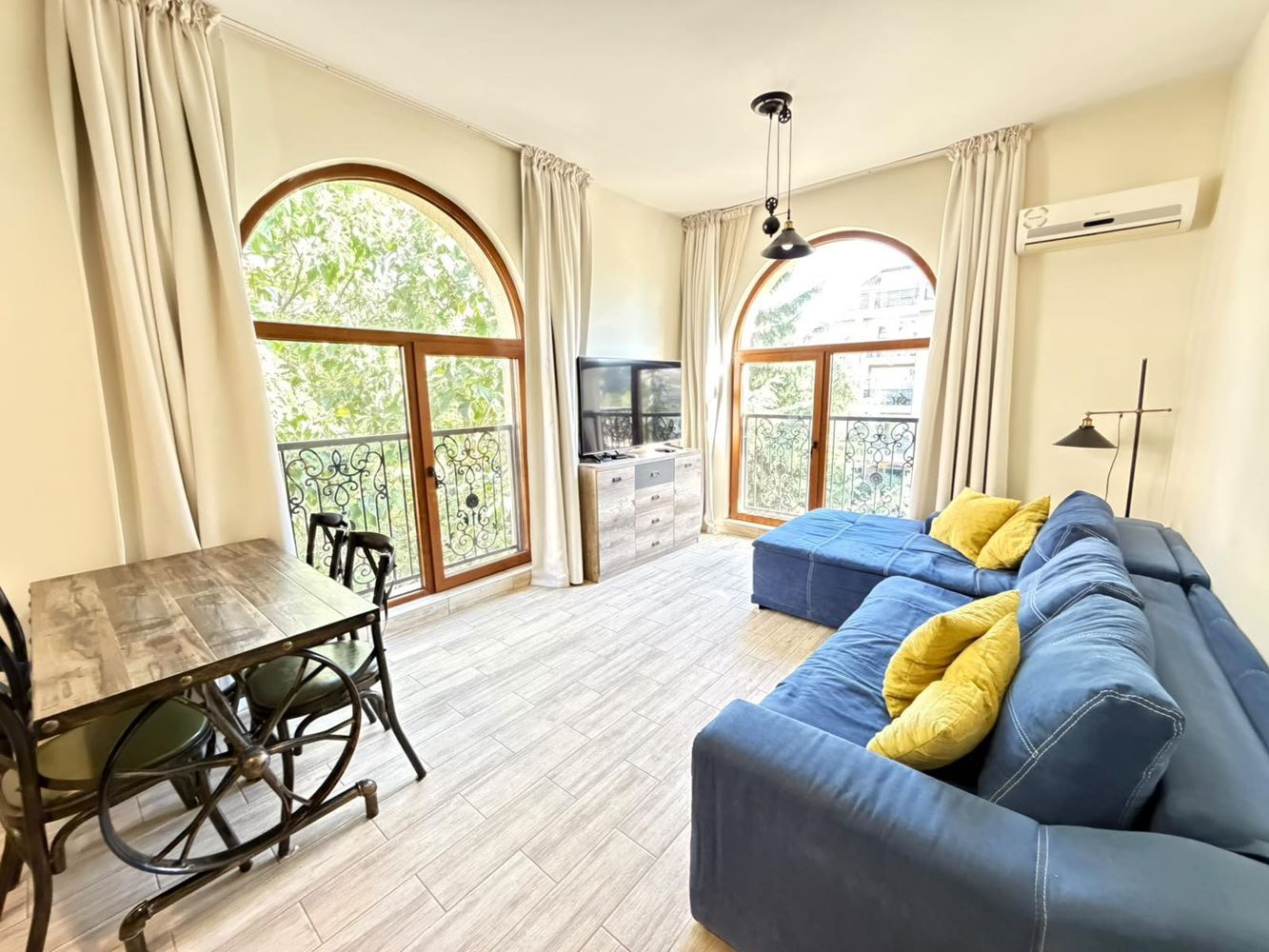 Luxuriöse Zweizimmerwohnung mit Blick ins Grüne in einer prestigeträchtigen Anlage in Sonnenstrand