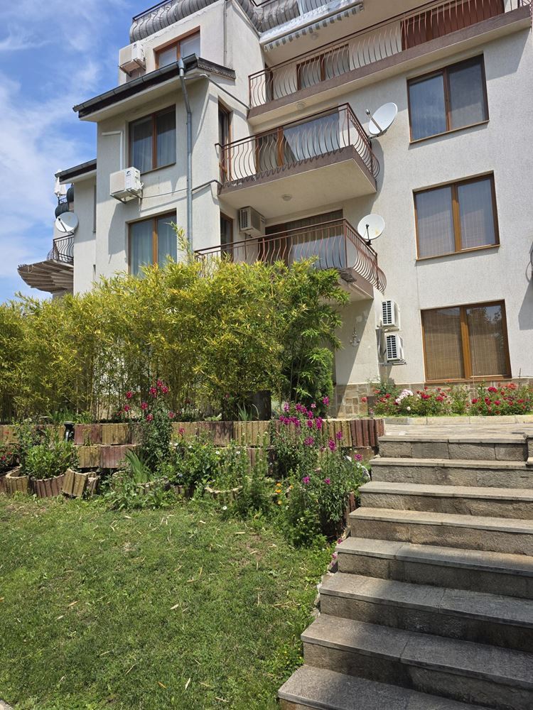 Apartment mit zwei Schlafzimmern im Erdgeschoss in Sveti Vlas – Komfort, Licht und Meeresnähe