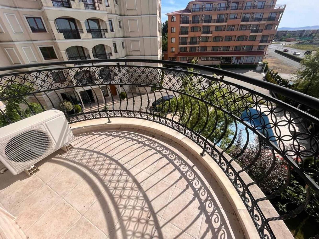 Geräumige Wohnung mit zwei Schlafzimmern und hochwertigen Annehmlichkeiten in Sonnenstrand