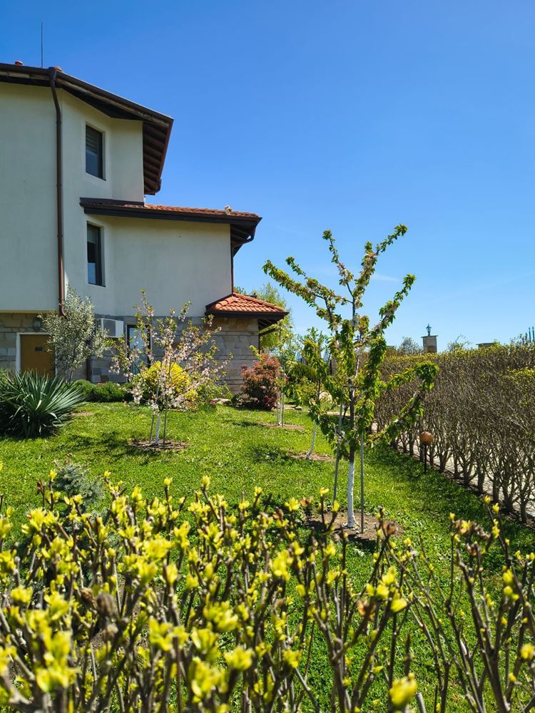 Renovierte Zwei-Schlafzimmer-Wohnung mit Panoramablick in einer modernen Anlage nahe Sonnenstrand