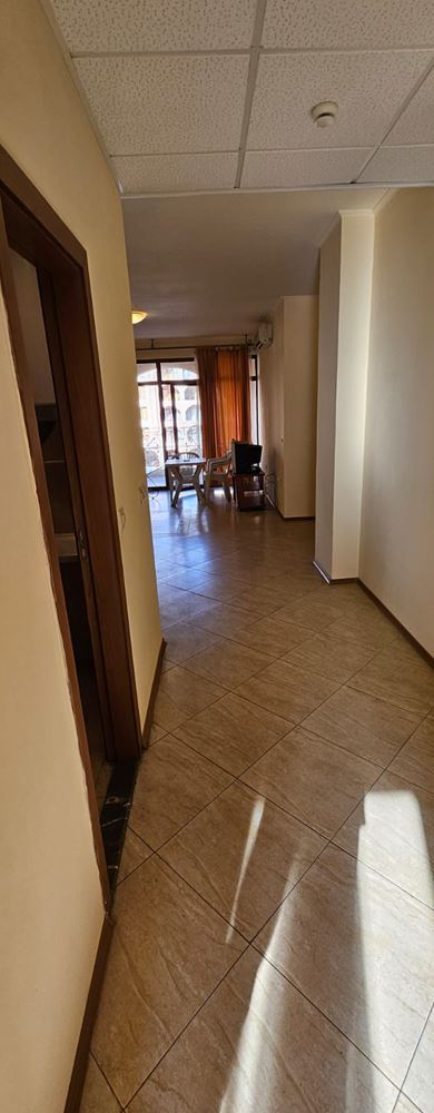Geräumige 2-Zimmer-Wohnung mit Poolblick – möbliert, mit Akt 16 und bezugsfertig