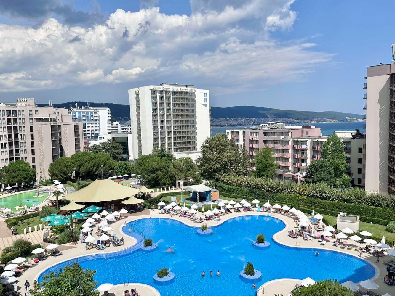 Luxuriöse Wohnung mit einem Schlafzimmer und Panoramablick auf das Meer in einer prestigeträchtigen Wohnanlage in Sonnenstrand