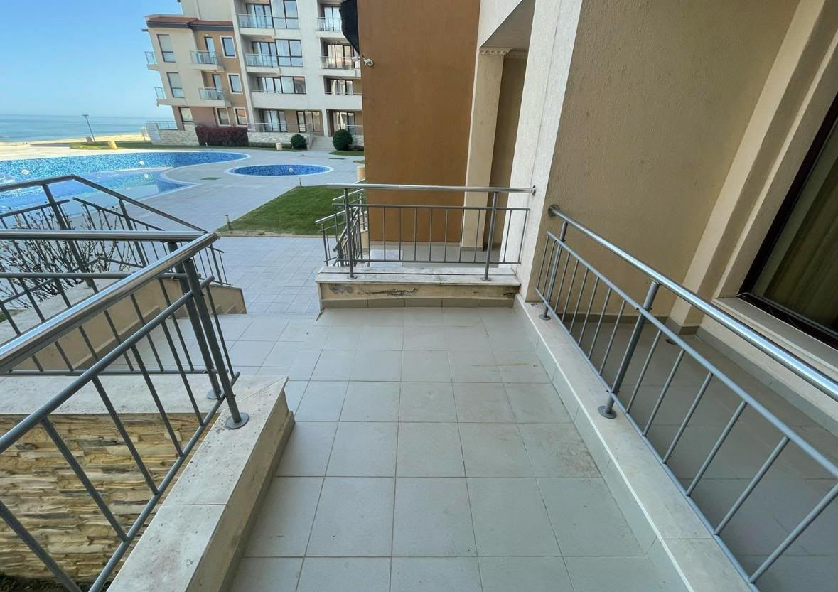Großzügige 3-Zimmer-Wohnung in erster Meereslinie in Obzor mit Panoramablick auf das Meer