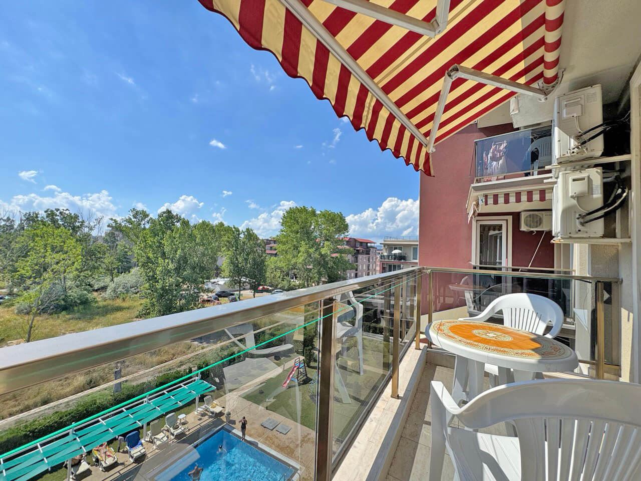 Apartment mit zwei Schlafzimmern und Poolblick in einer modernen Anlage in Sonnenstrand