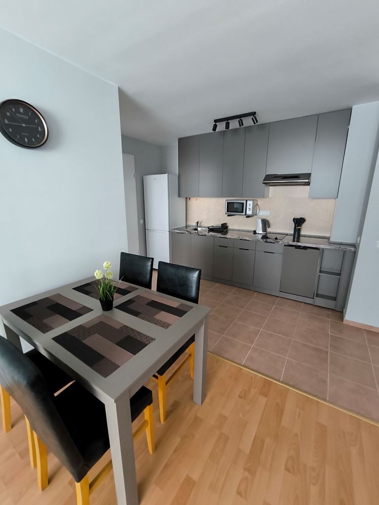 Luxuriöse Wohnung mit einem Schlafzimmer in erster Meereslinie in Sveti Vlas