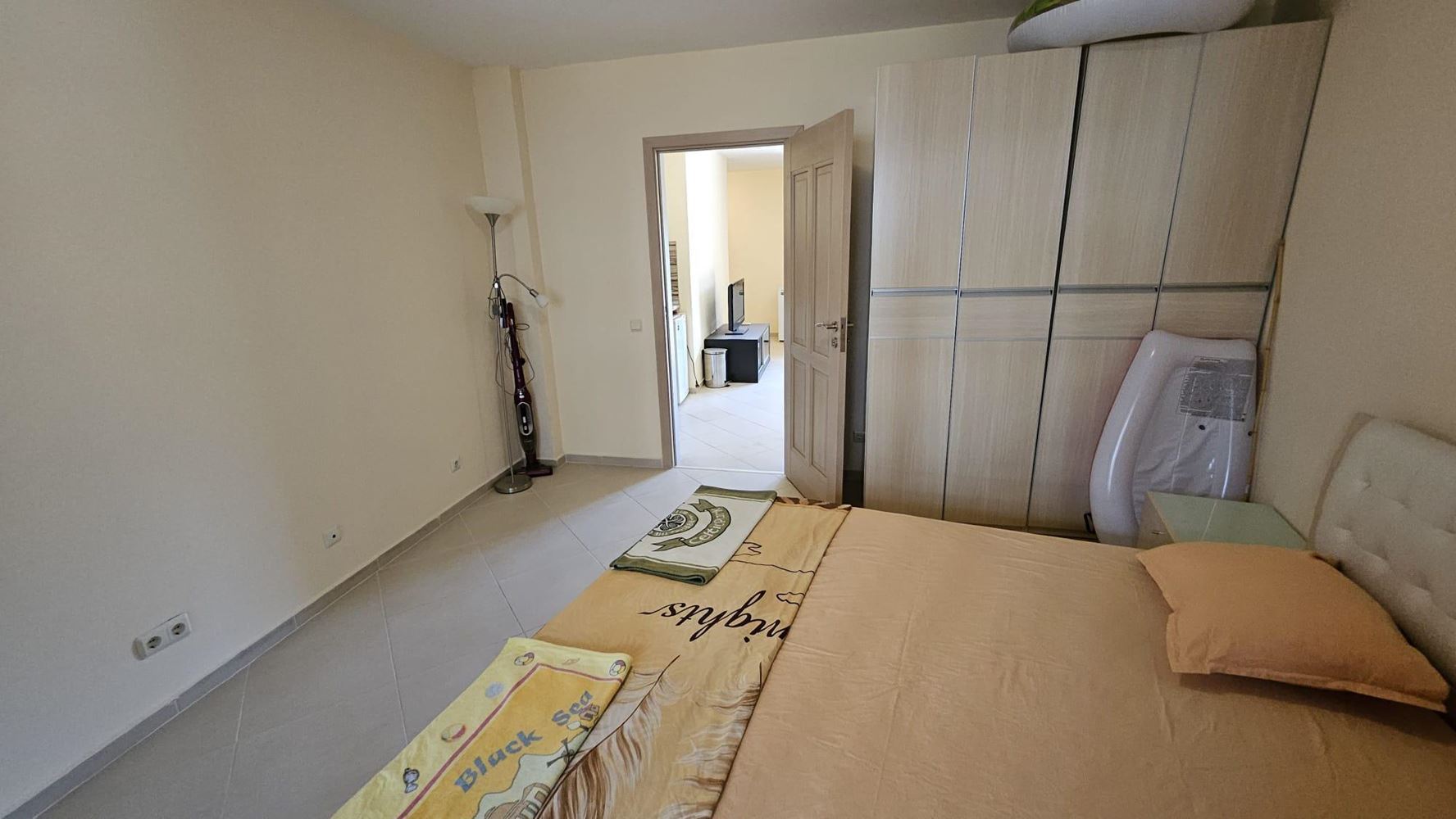 Geräumige Drei-Zimmer-Wohnung mit ausgezeichnetem Potenzial in Sonnenstrand – 110 m² Komfort und Funktionalität