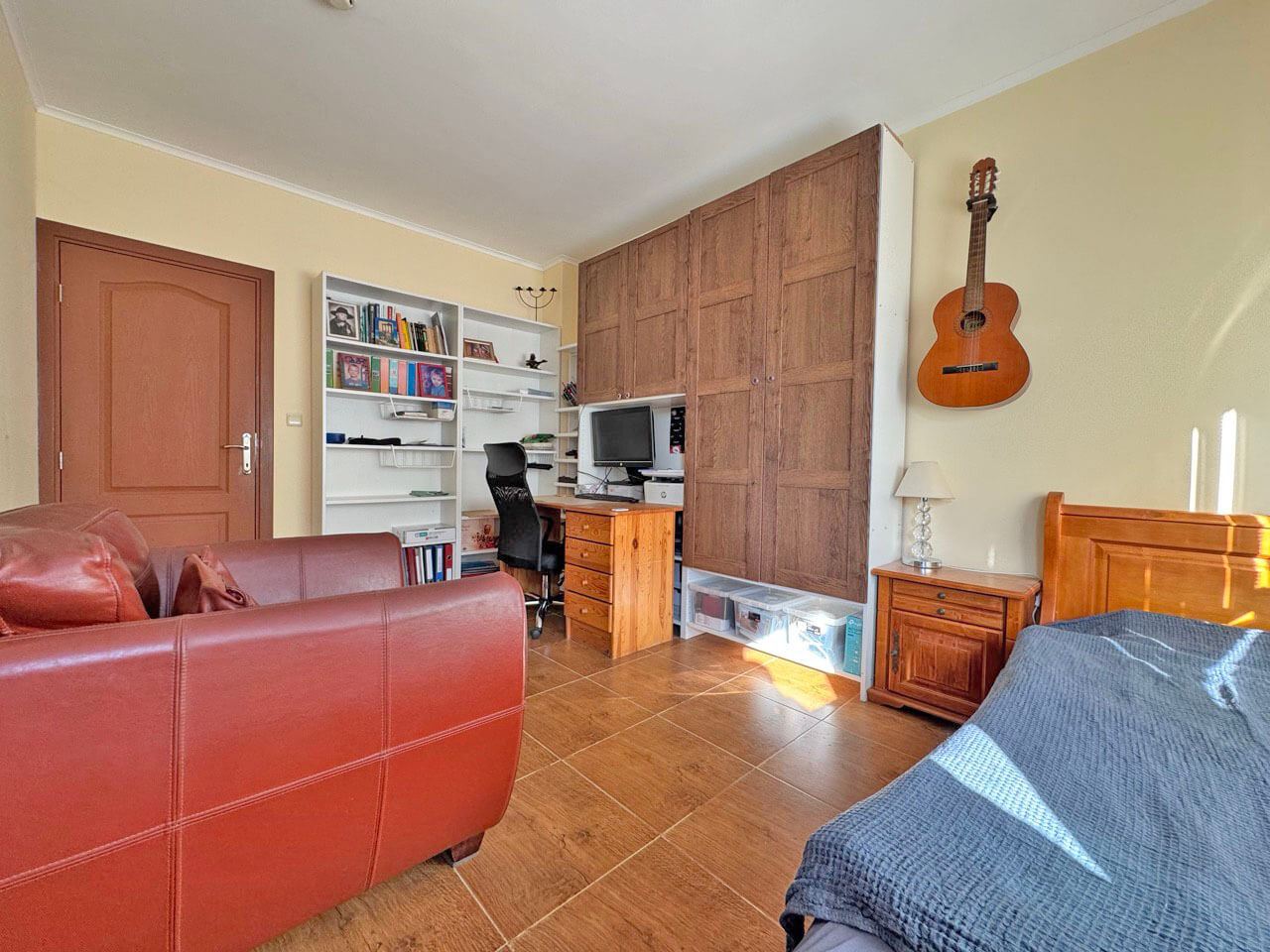 Geräumige 3-Zimmer-Wohnung mit Panoramablick auf Meer und Berge – Komfort, Stil und Ruhe inmitten der Natur