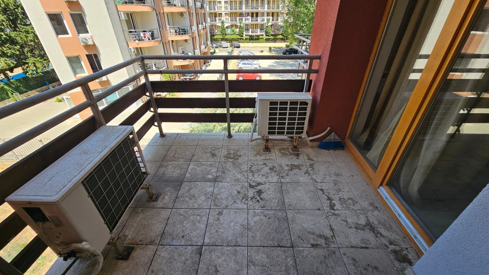 Wohnung mit zwei Schlafzimmern ohne Wartungsgebühr, direkt neben einem Supermarkt