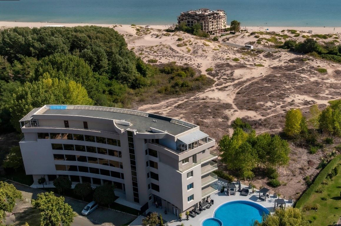 Direkt am Meer in Sonnenstrand – neue Möblierung und eigener Hof