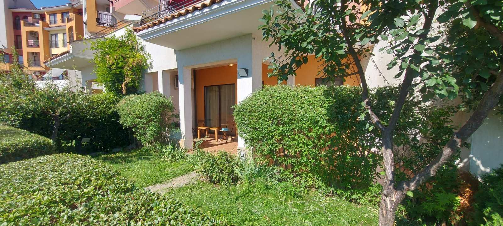 Erste Meereslinie in Aheloy – Wohnung mit einem Schlafzimmer, Panoramablick auf das Meer, eigenem Garten und hervorragenden Annehmlichkeiten