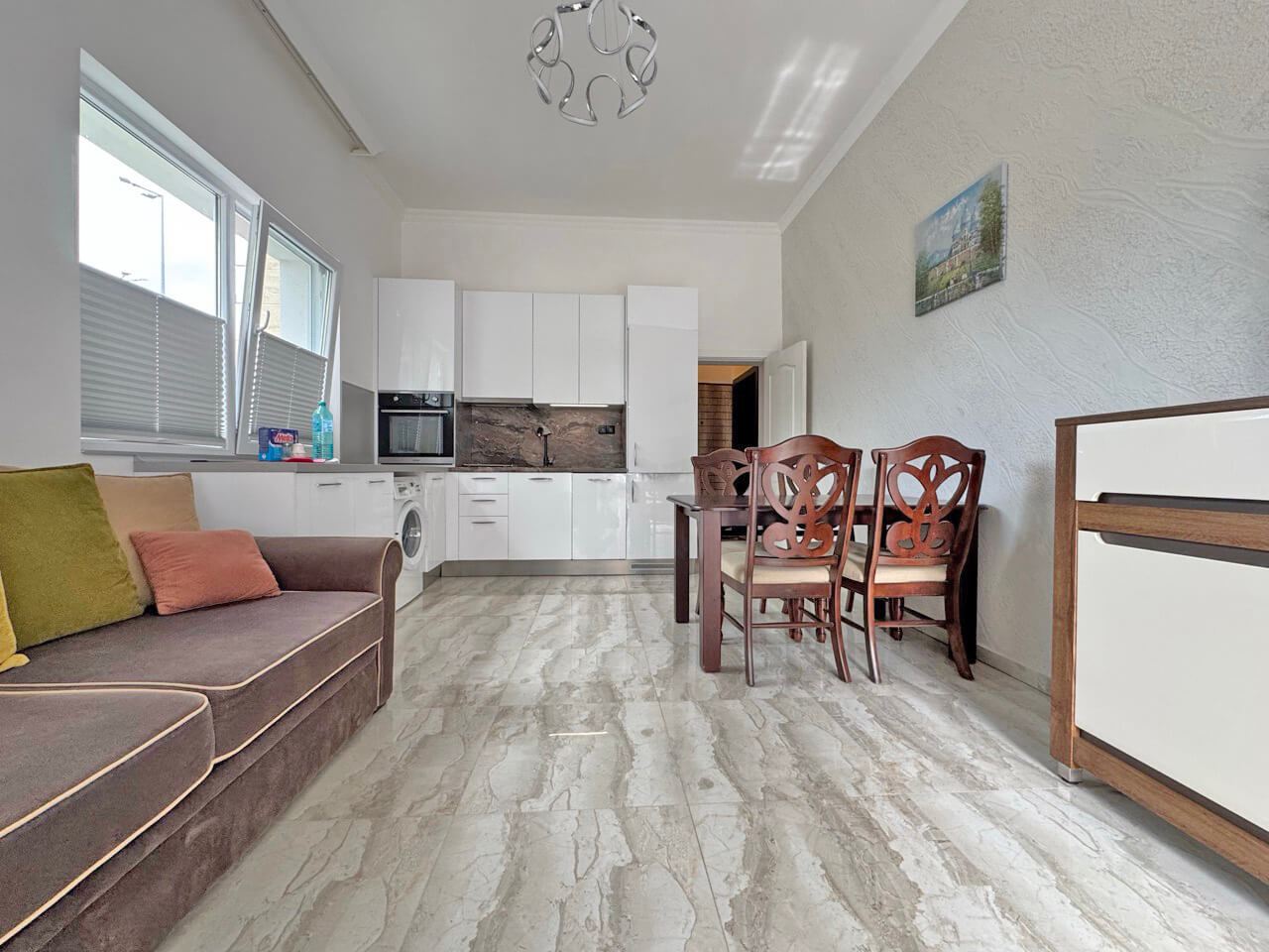 Geräumige Wohnung mit einem Schlafzimmer, großer Terrasse und Poolblick in Sonnenstrand