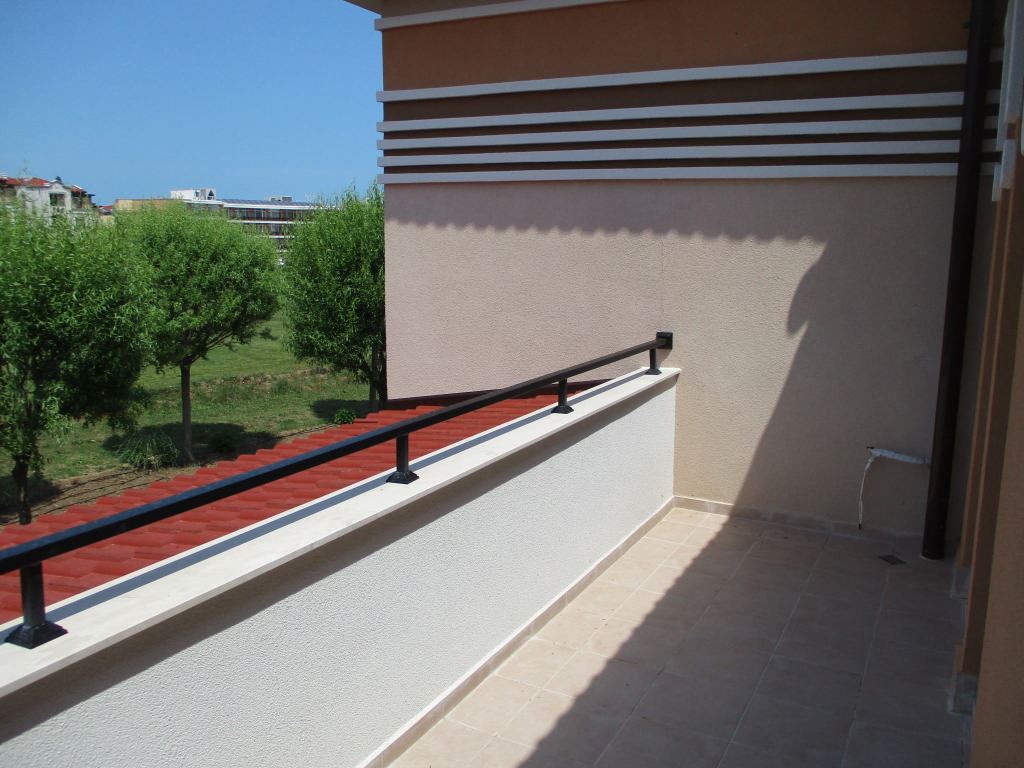 Zweistöckiges Reihenhaus im „Green Life“ Komplex, Sozopol – stilvolles Leben nur wenige Schritte vom Strand entfernt