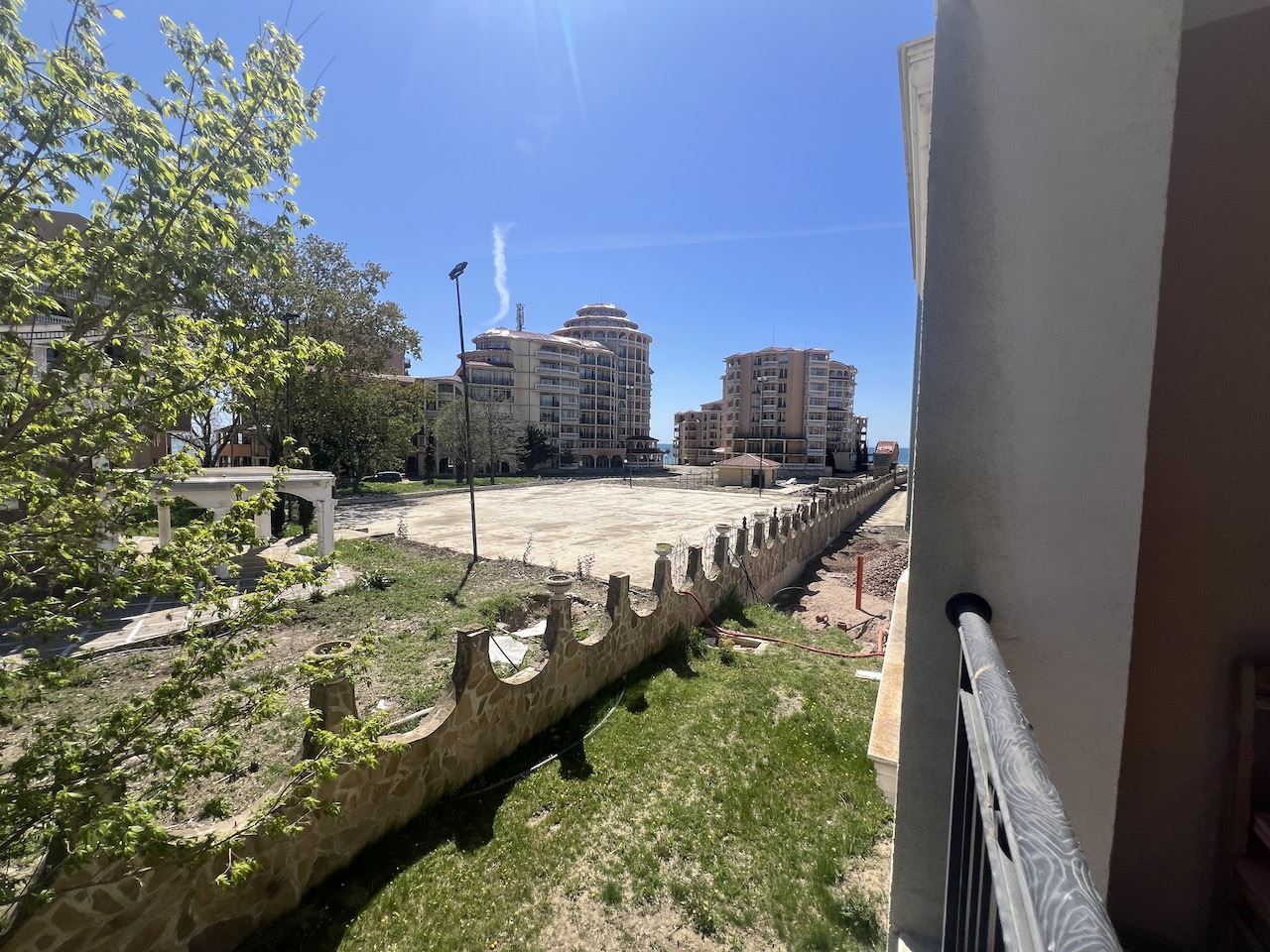 Gemütliches Studio im Herzen von Elenite – nur wenige Minuten vom Strand entfernt, in einer geschlossenen Anlage mit Pool und hervorragenden Annehmlichkeiten