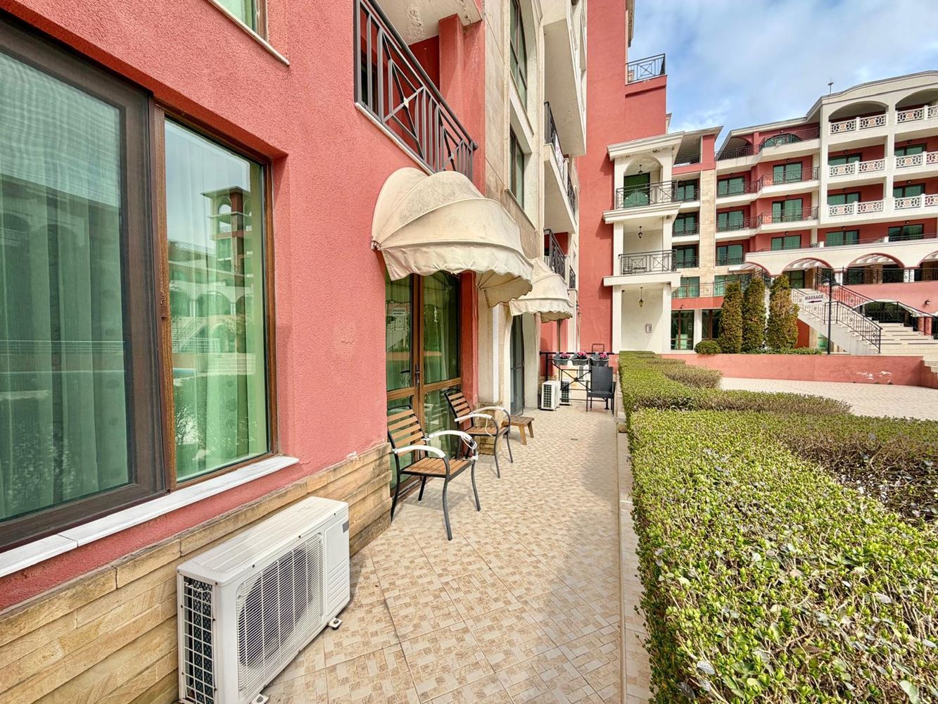 Geräumiges Apartment 300 Meter vom Strand entfernt in Sveti Vlas – ausgezeichnete Investition mit Möglichkeit zur Aufteilung in zwei Wohnungen