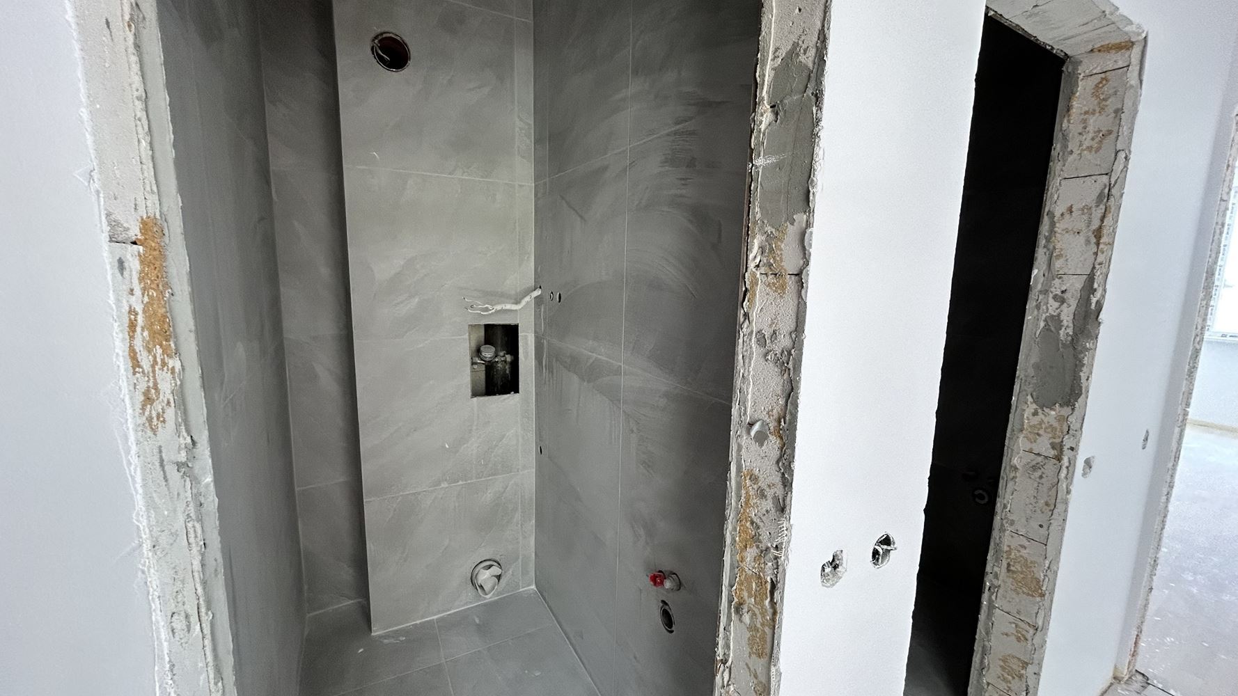 Apartment mit zwei Schlafzimmern, Südausrichtung in erster Meereslinie – Raum, Komfort und ausgezeichnete Investition
