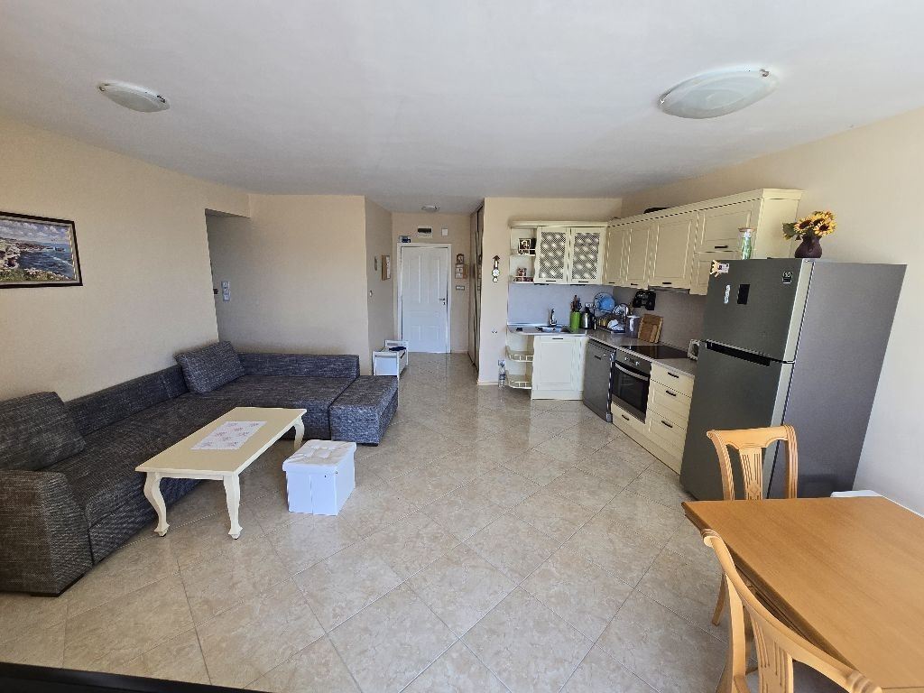Zwei-Zimmer-Wohnung in erster Meereslinie mit Meerblick in Zarewo – Luxus, Ruhe und einzigartige Lage
