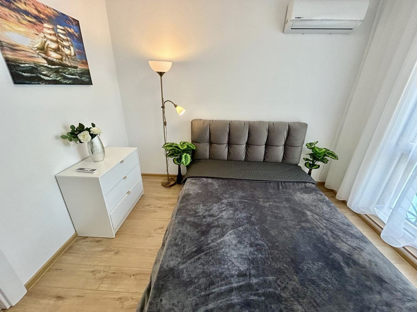 Zwei-Zimmer-Oase in einem neuen Luxuskomplex in Sonnenstrand – mit Poolblick