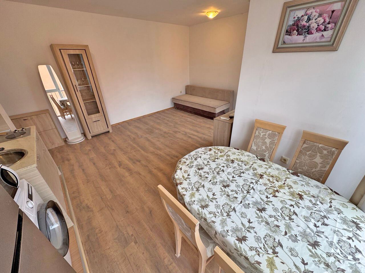 Ein-Zimmer-Wohnung mit Poolblick in einem prestigeträchtigen Komplex in Sunny Beach