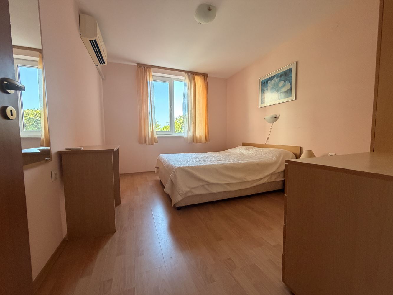 Absolute erste Meereslinie in Sveti Vlas! Geräumige Zweizimmerwohnung mit wunderschönem Meerblick