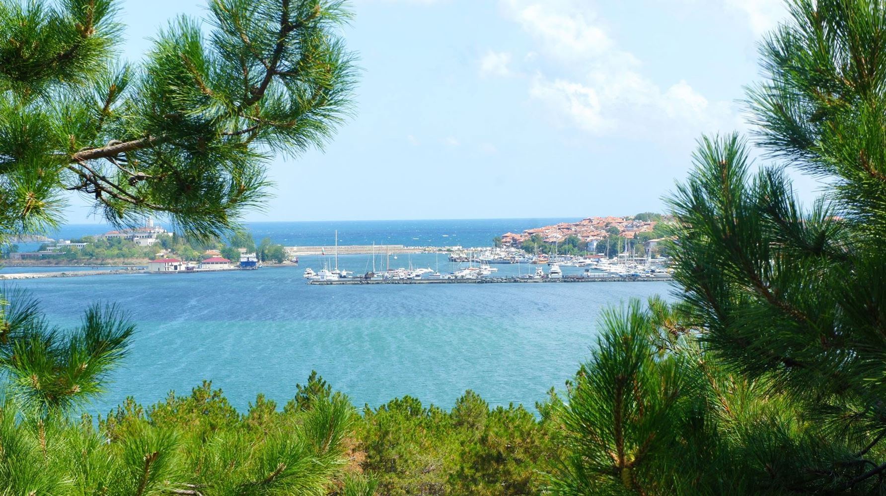 Geräumiges Apartment mit zwei Schlafzimmern und Meerblick in einer Anlage bei Sozopol – Komfort, Natur und Ruhe vereint