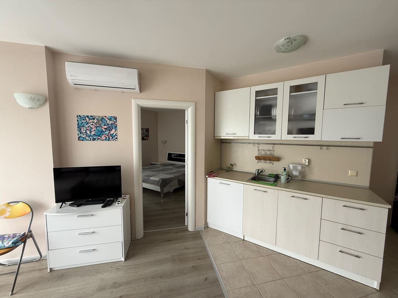 Zweizimmerwohnung inmitten von viel Grün in einer Anlage mit Swimmingpool und Kinderspielplatz