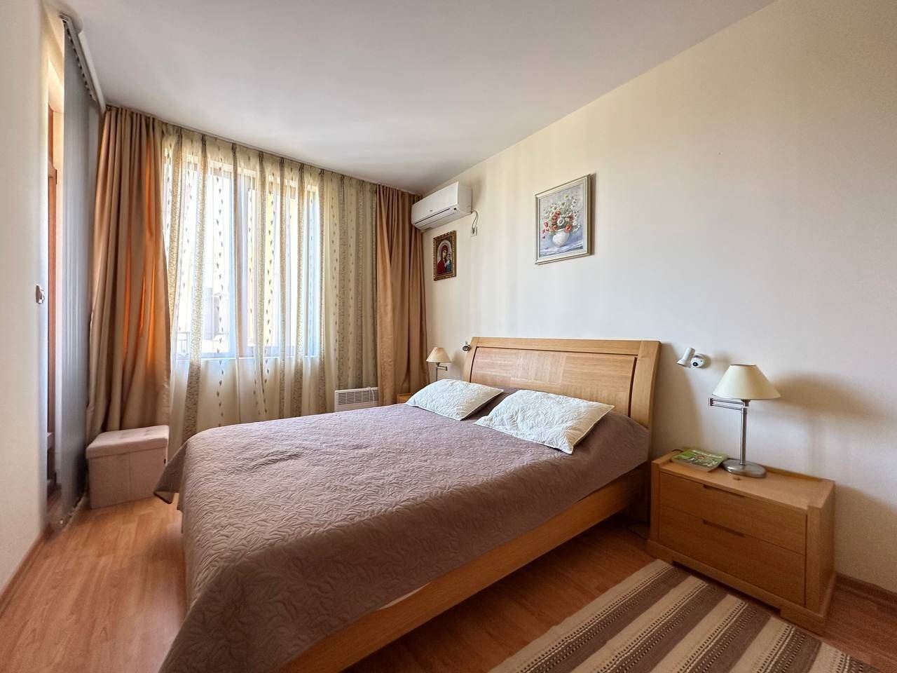 Sveti Vlas – vollständig möblierte Wohnung in erster Meereslinie mit Privatstrand und Meeresatmosphäre