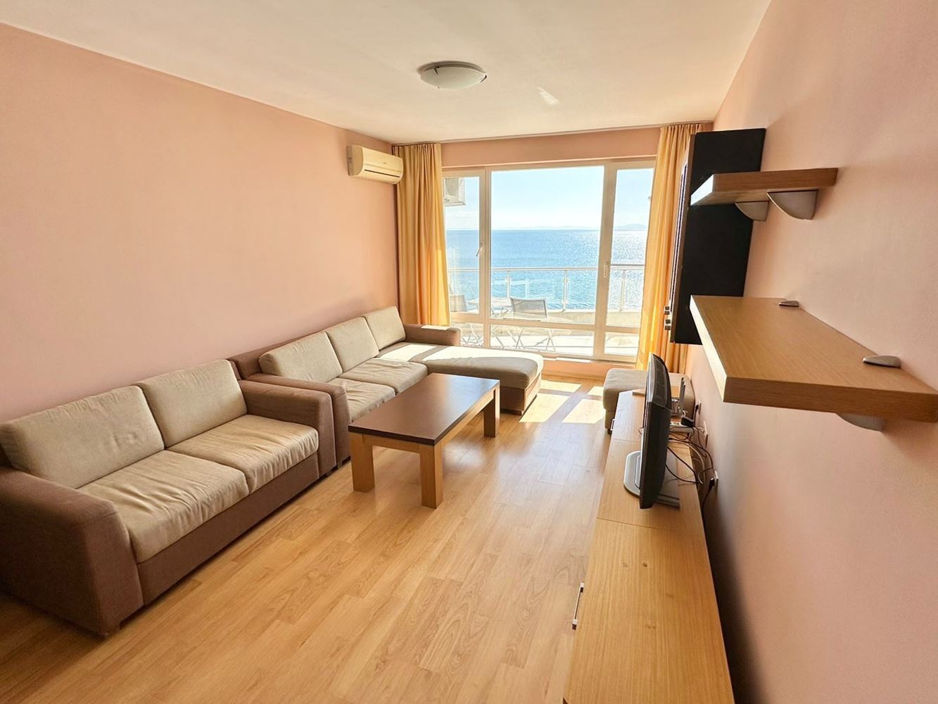 Erste Meereslinie in Sveti Vlas – beeindruckende Maisonettewohnung mit drei Schlafzimmern, Panoramablick und riesiger Terrasse
