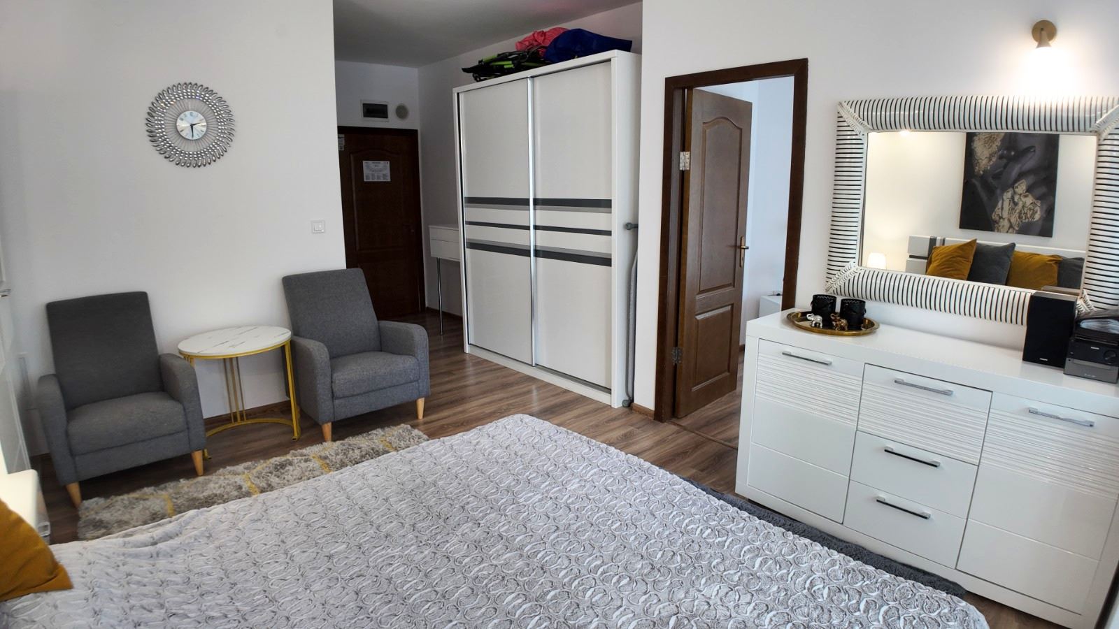 Stilvolle Wohnung mit einem Schlafzimmer in einer Anlage mit Swimmingpools und hervorragenden Annehmlichkeiten
