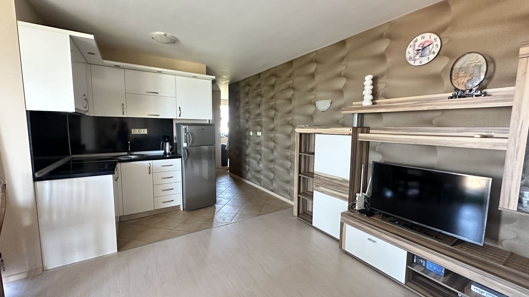 Geräumige 2-Zimmer-Wohnung mit Panoramablick auf das Meer in Tschernomorez – ein bezugsfertiges Zuhause am Meer