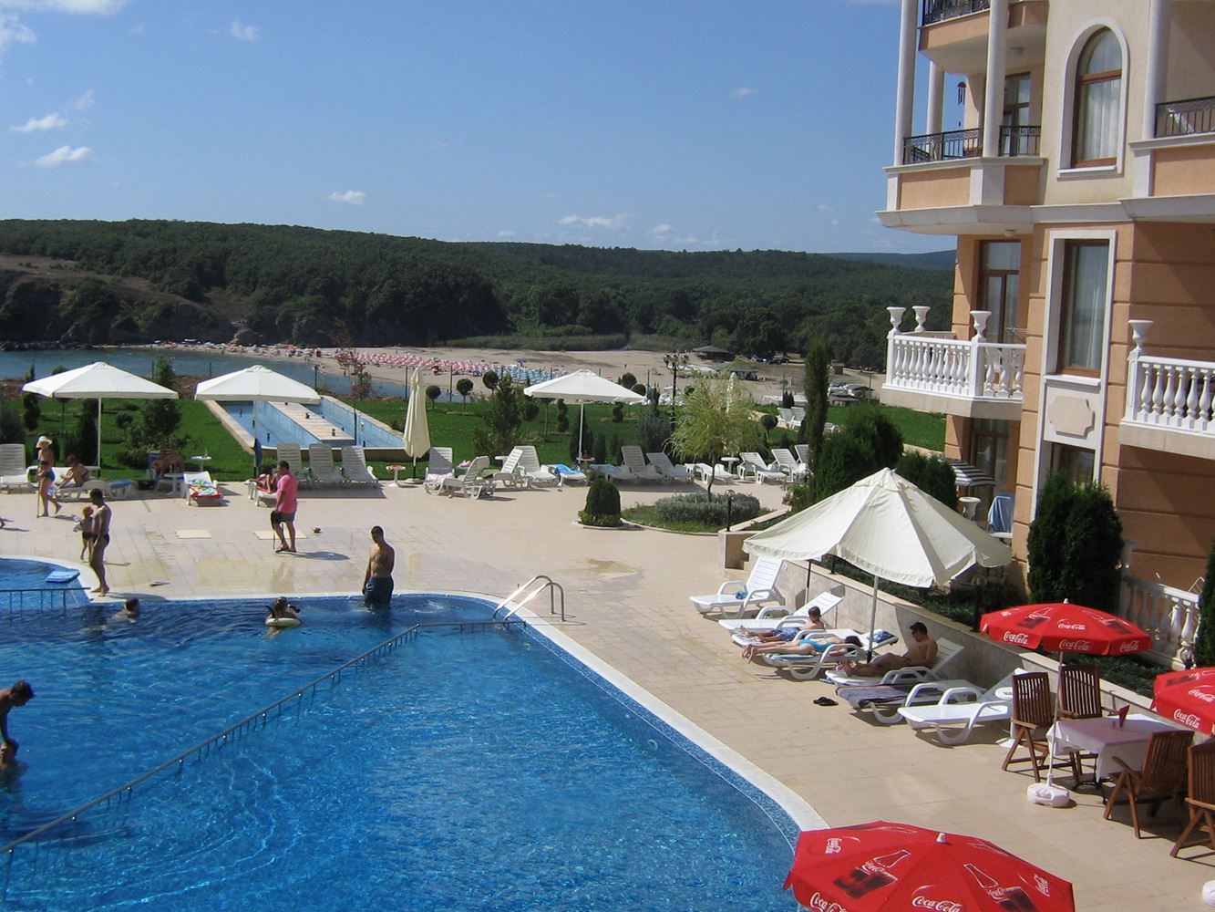 Erste Meereslinie zum Strand Butamyata! Möblierte Zweizimmerwohnung mit teilweisem Meerblick in Sinemorets
