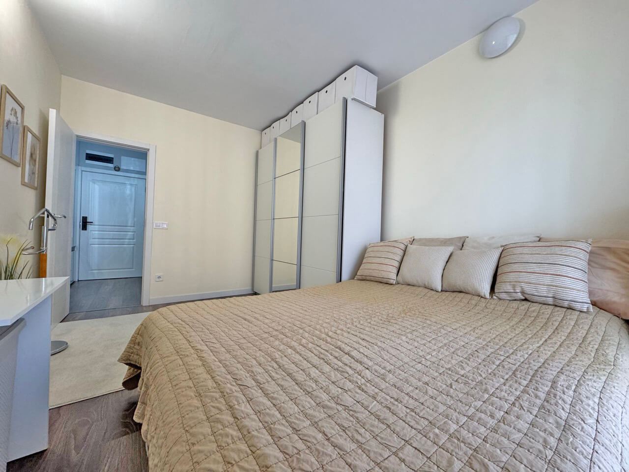 Modernes, vollständig möbliertes Apartment mit einem Schlafzimmer in Sonnenstrand – Stil und Komfort das ganze Jahr über