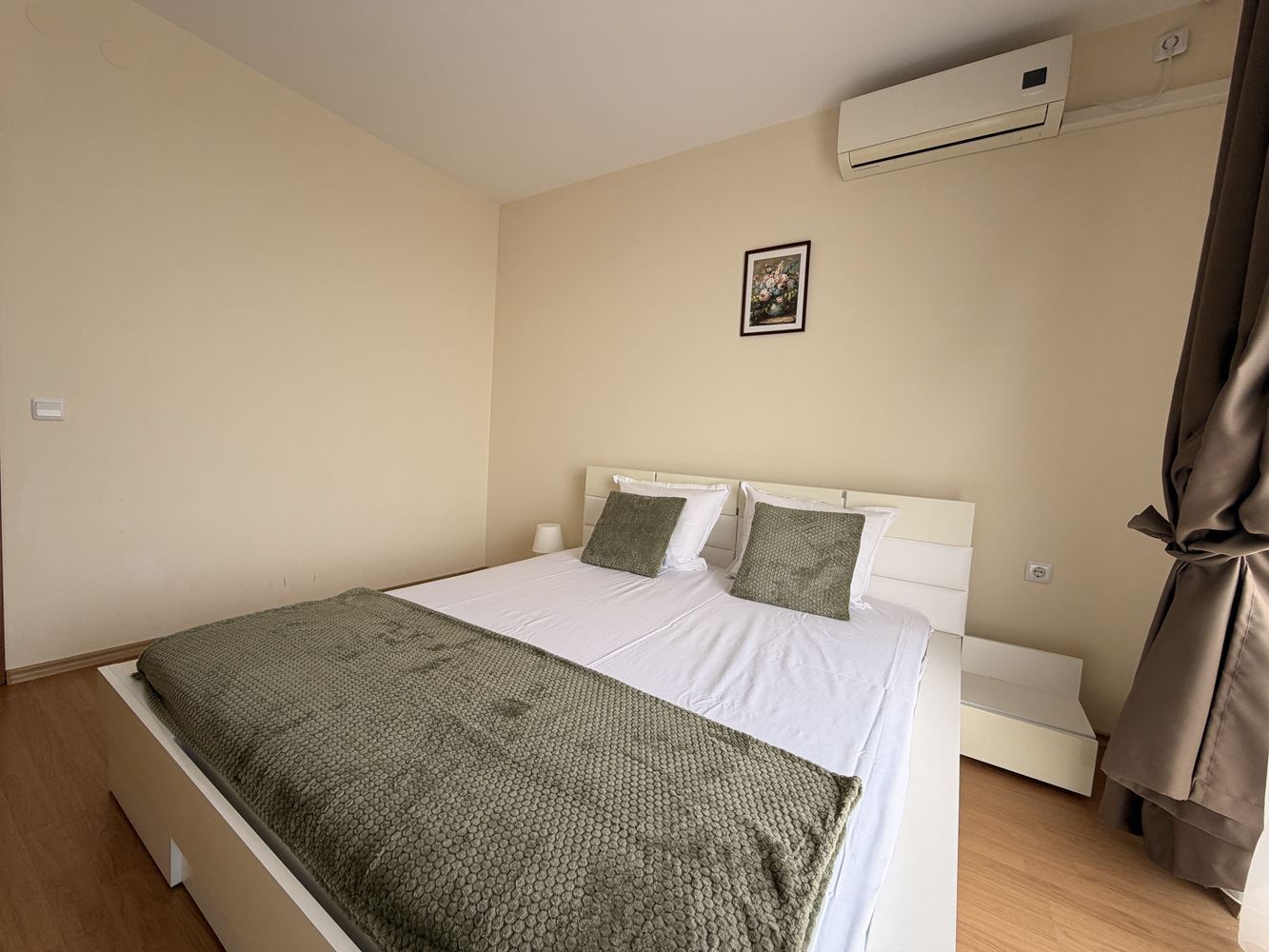 Geräumige Wohnung mit zwei Schlafzimmern in Sonnenstrand – Panoramablick und ruhige Lage