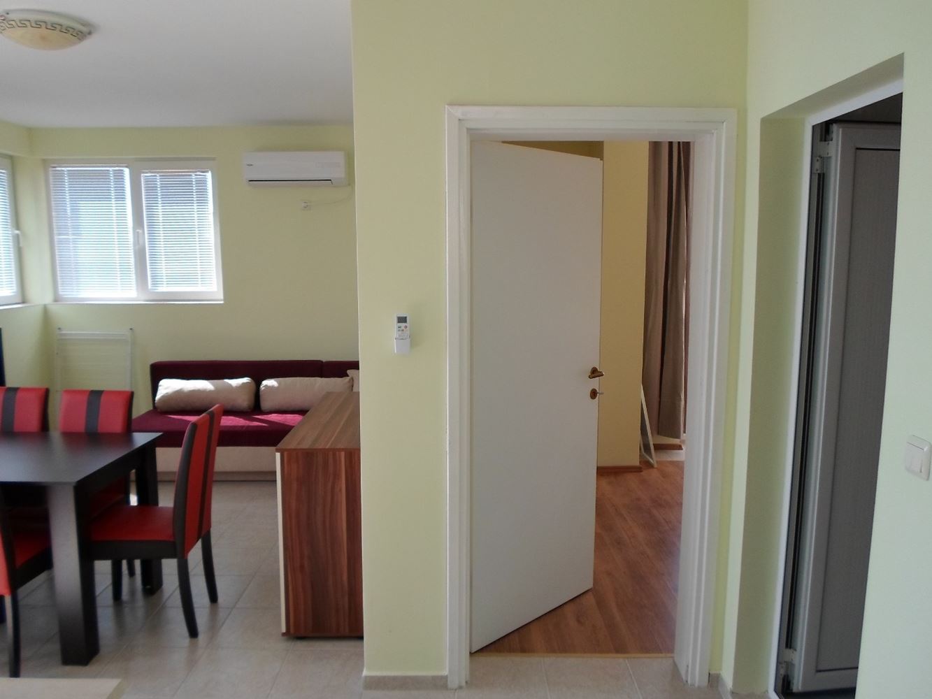 Geräumige Drei-Zimmer-Wohnung in Pomorie mit Panoramablick auf das Meer – ein ideales Zuhause am Meer