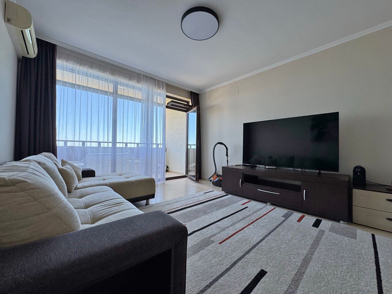Zweizimmerwohnung in erster Meereslinie mit Panoramablick auf das Meer in Sveti Vlas