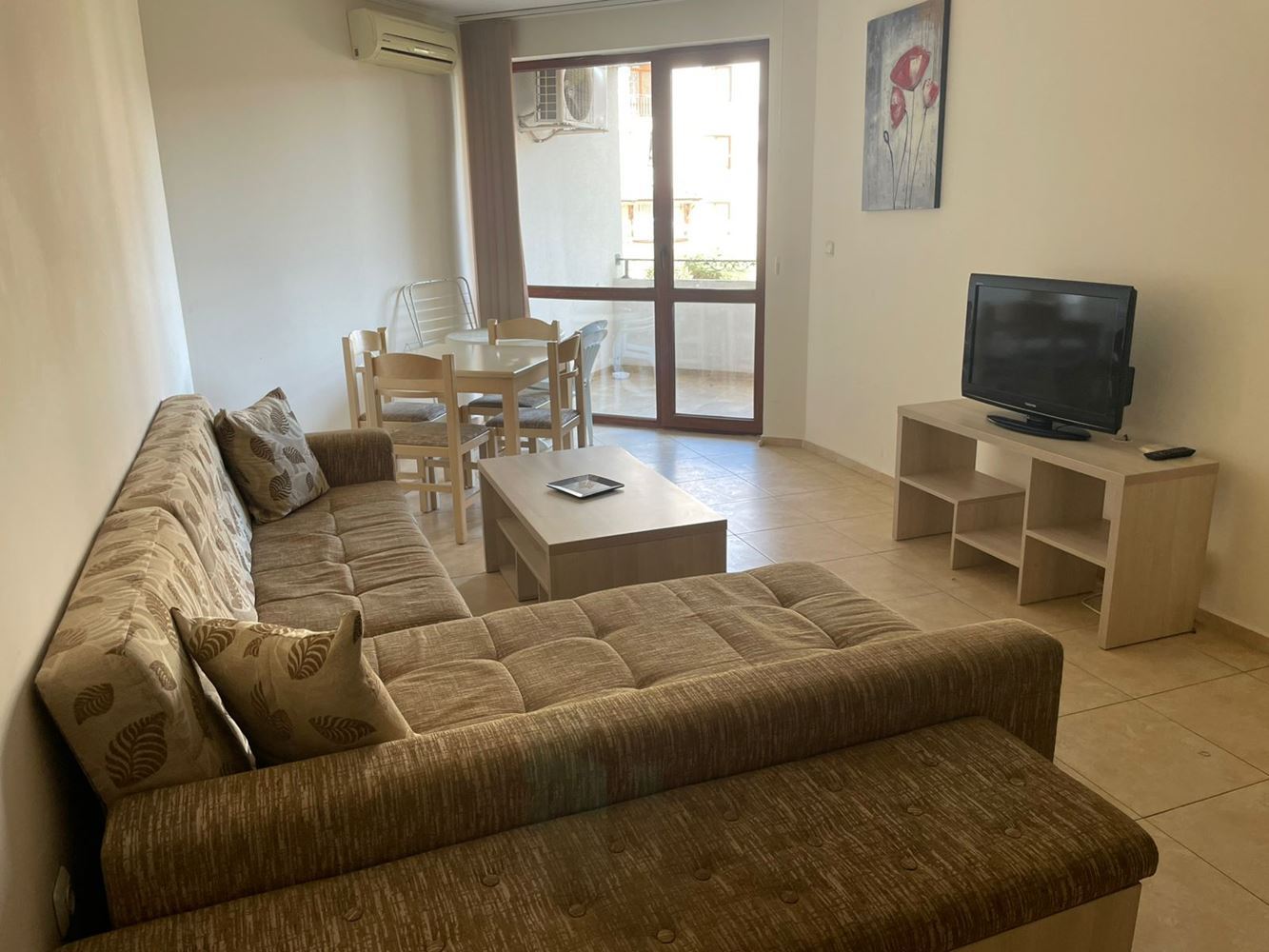 Stilvolle 3-Zimmer-Wohnung im Erdgeschoss mit Poolblick – nur 300 Meter vom Meer in Nessebar entfernt